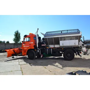 КДМ-7881040 на ш.53605 (ПС нерж, V=5,5 м3, Баки для увлажнения, Передний отвал, Средняя щетка)